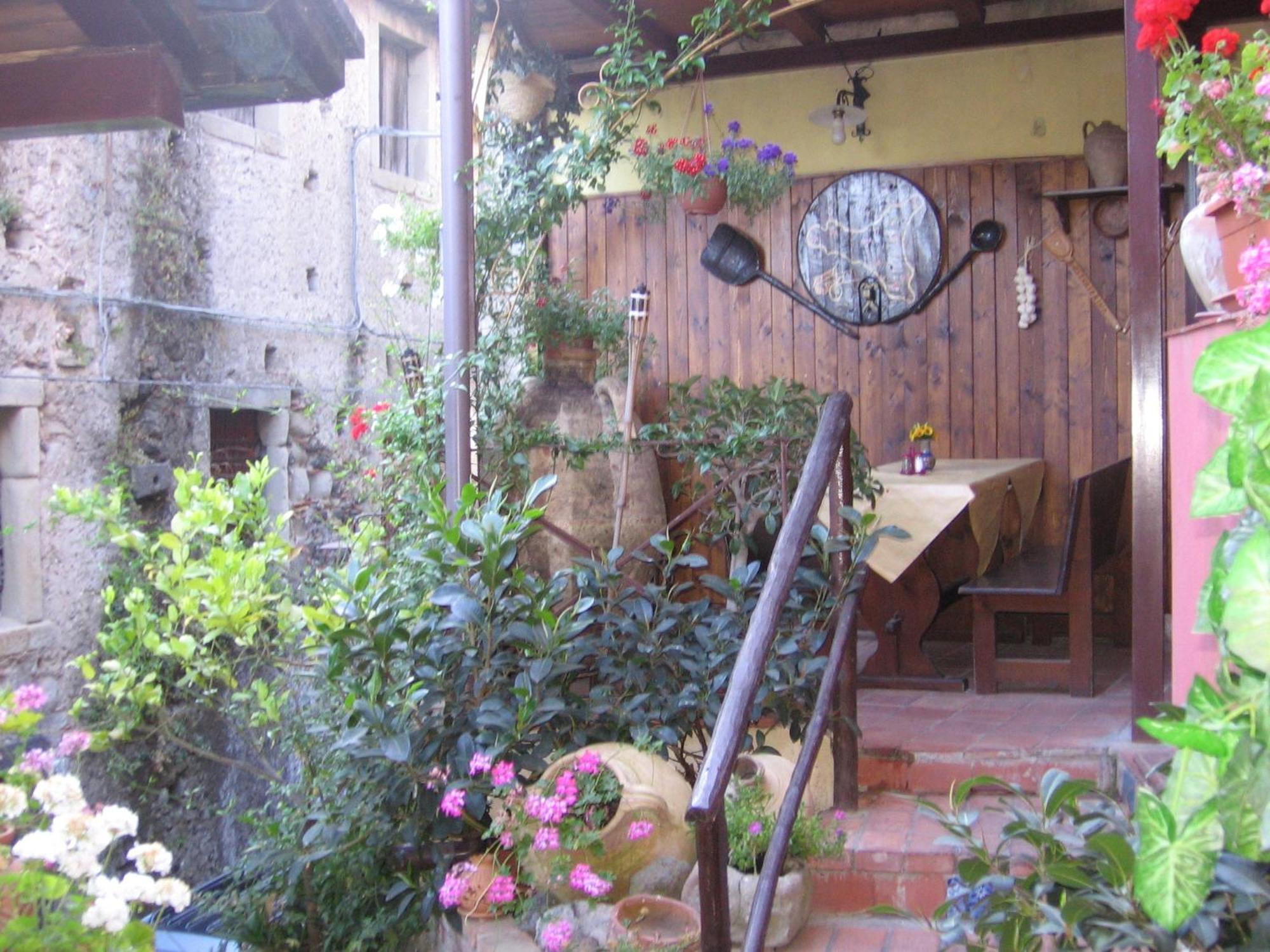 Albergo Diffuso Borgo Santa Caterina "Vintage" Castiglione De Sicilia Exterior photo